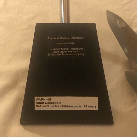 USAF F-35A Lightning II Desk Top Display Model 1/48 XX Airplane - Picture 14 of 16